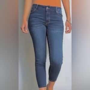 Tahari “CHLOE” Fit Solution Medium Wash Ankle Skinny Jeans Size 10 - NWOT